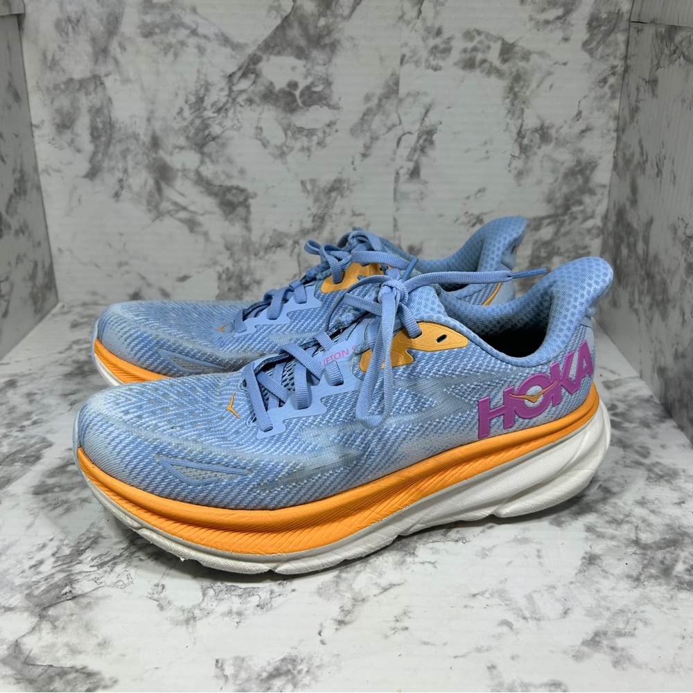 Women’s Hokas Size 8